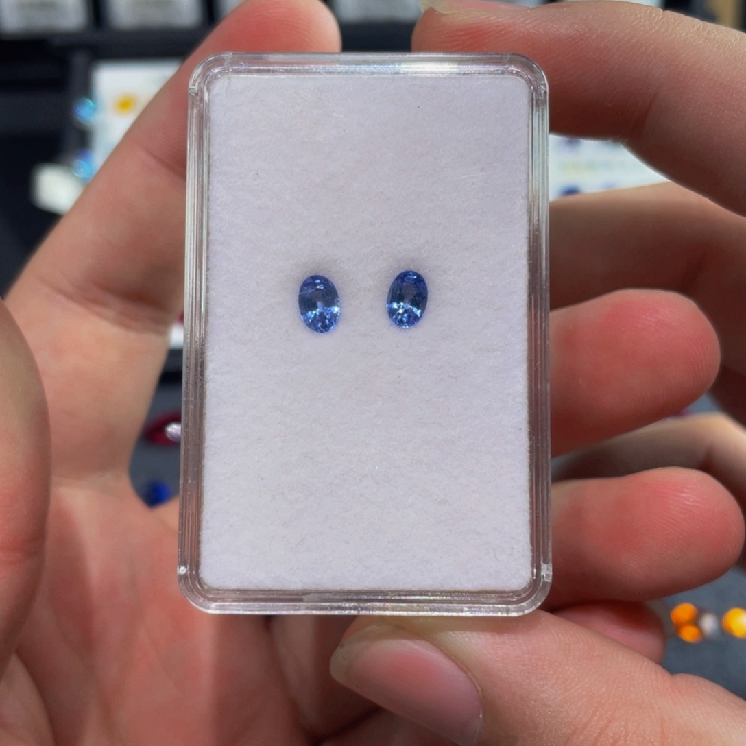 蓝宝石裸石未镶嵌一对1.22克拉