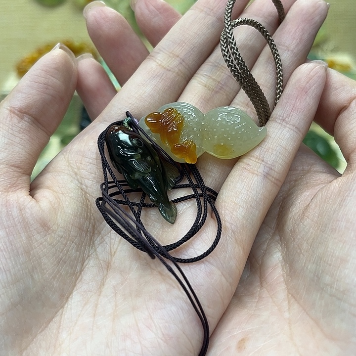 柚***子蛇纹石玉未镶嵌颈饰