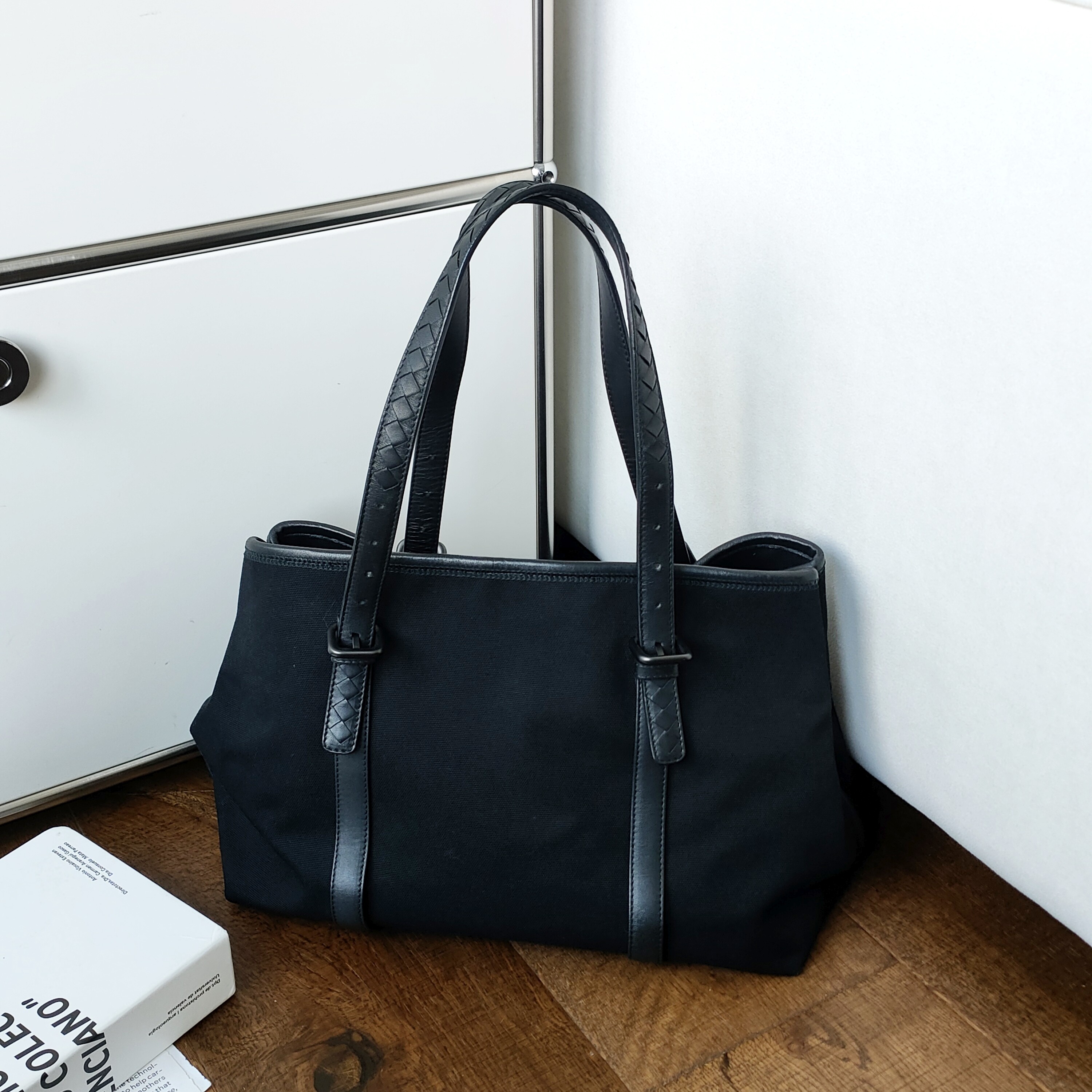 95新 BOTTEGA VENETA/葆蝶家 Azul-黑色帆布拼皮单肩托特包49739
