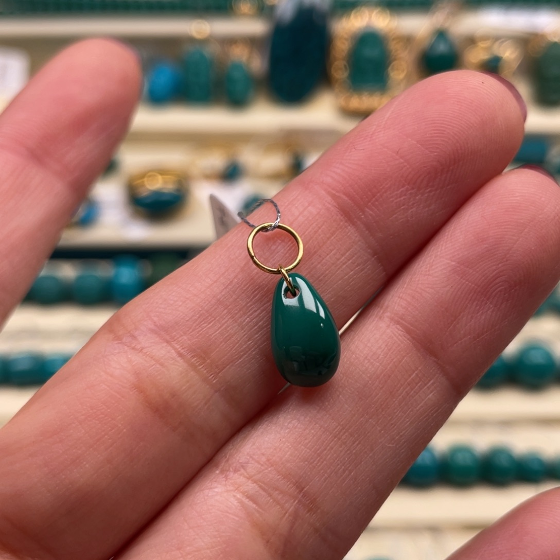 18K金镶嵌绿松石珠宝奇石侧挂