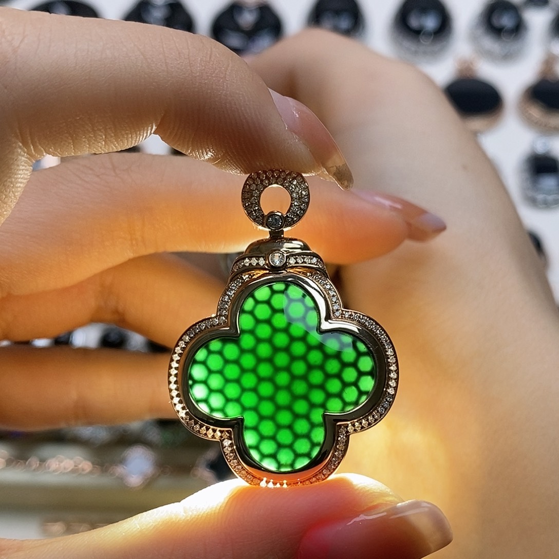 翡翠18K金镶嵌颈饰