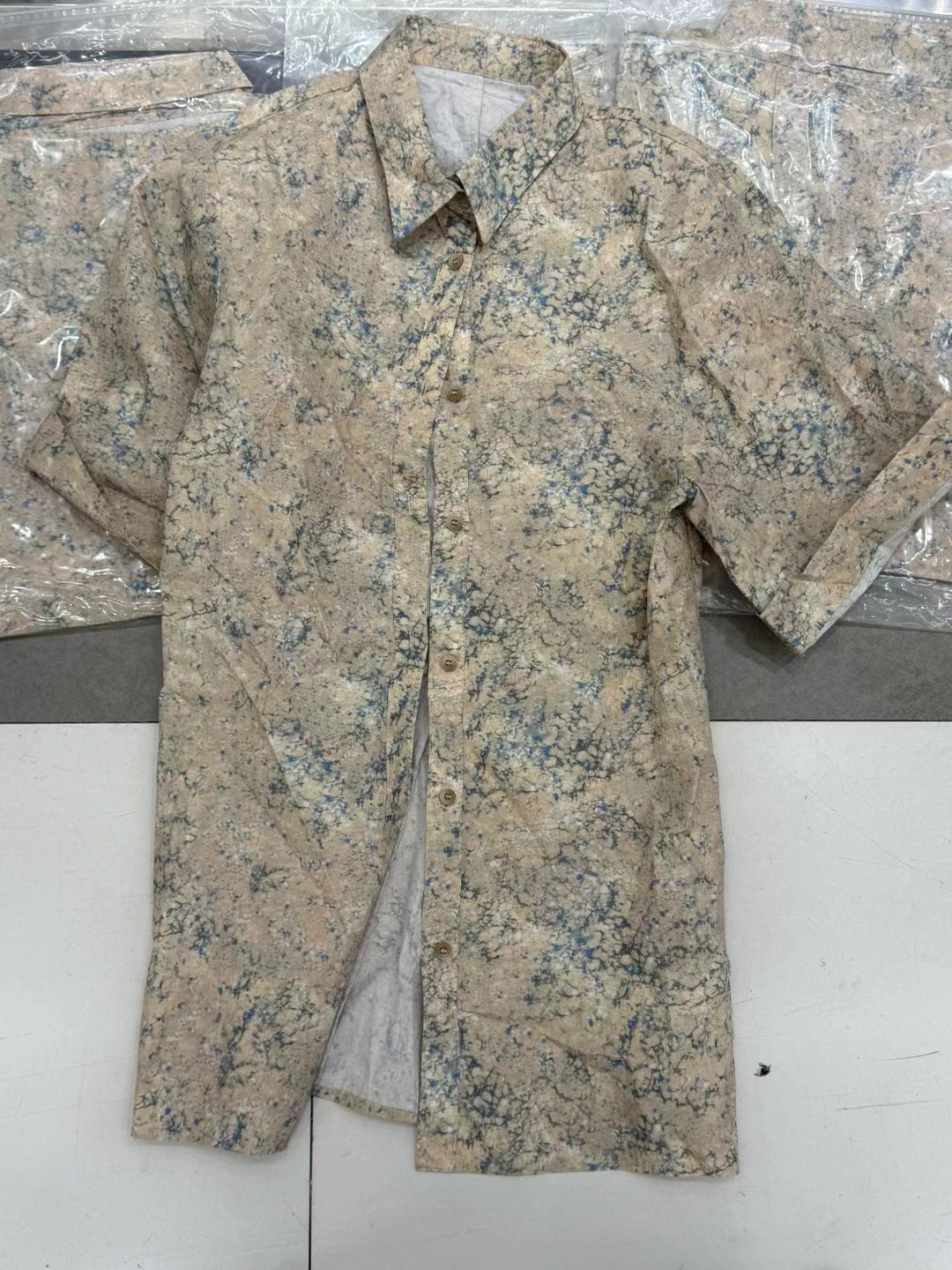 ZLAbout-us【夏季新品】小众设计印花收腰短袖衬衣63651