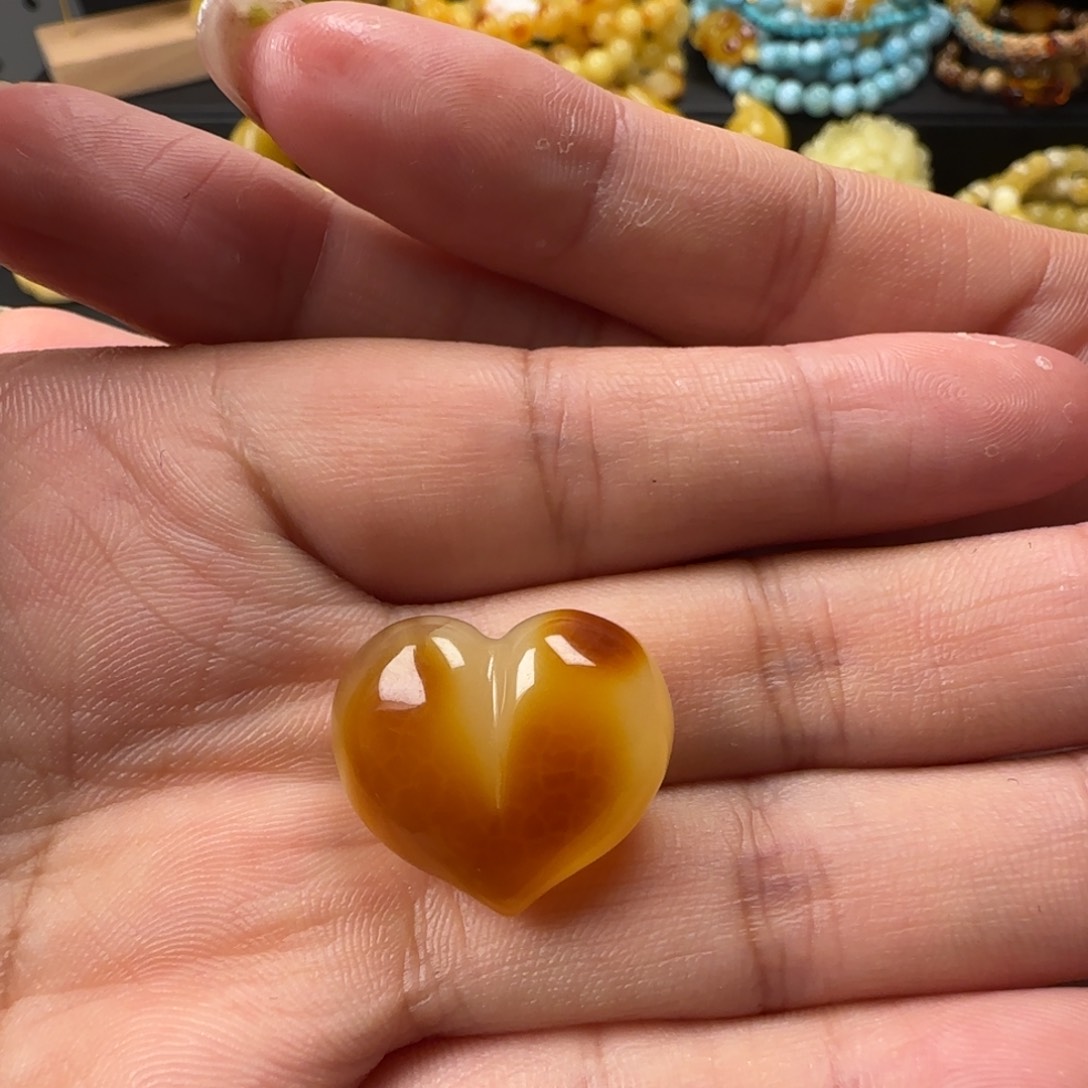 未镶嵌颈饰蜜蜡半*甜蜜蜡俏色屁桃爱心吊坠（打孔不退换）