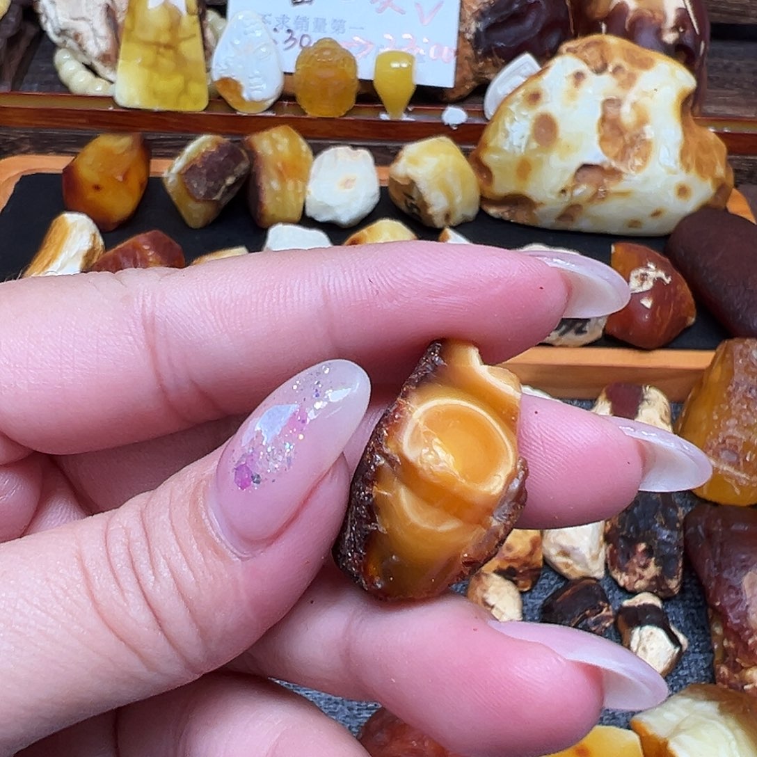 扶***t定制琥珀未镶嵌蜜蜡