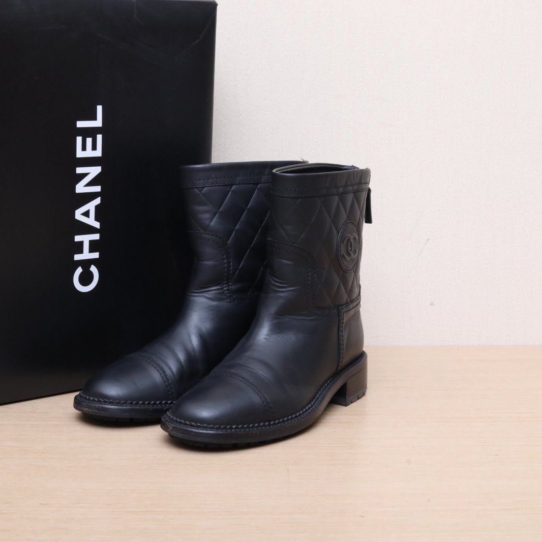 95新 Chanel/香奈儿 黑色 皮革C 菱格纹 中筒靴 37码 P225377721