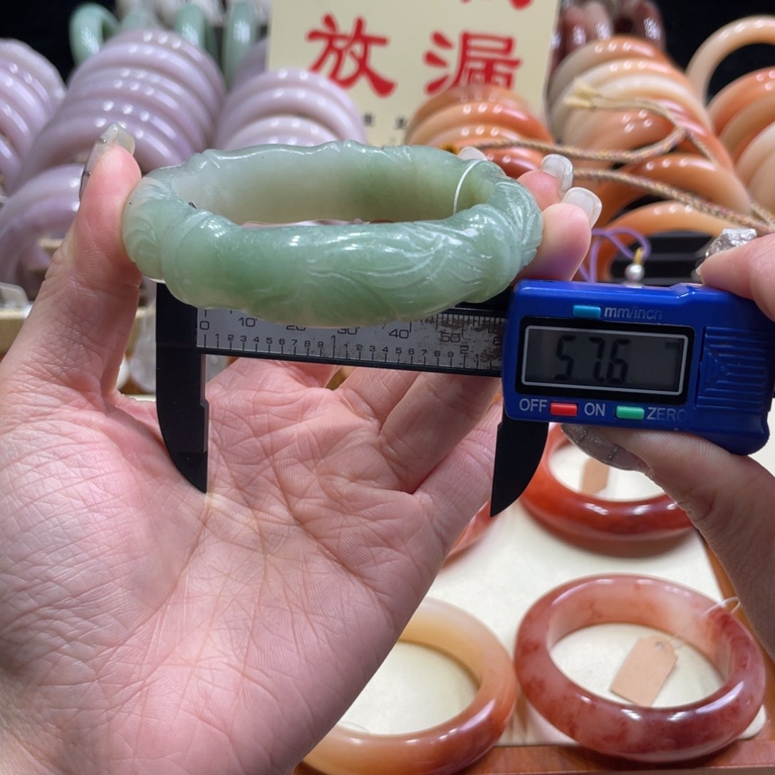 未镶嵌手镯石英质玉