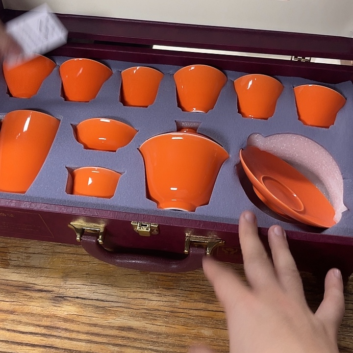 孤品茶具套装等。        