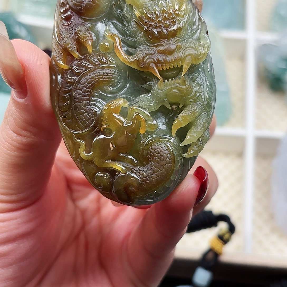 翡翠颈饰未镶嵌馨*龙