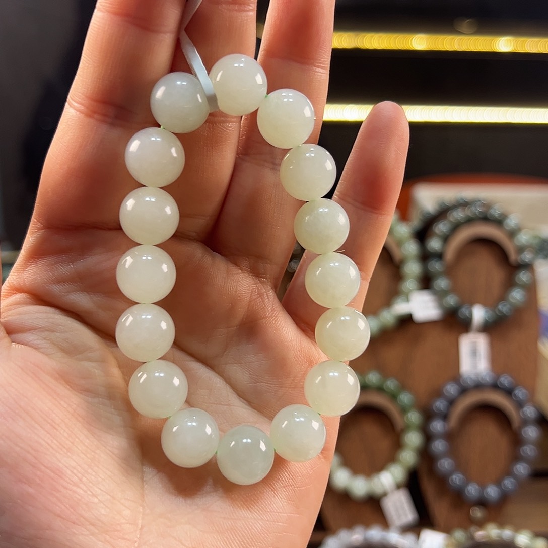 未镶嵌手串和田玉史*凉且末白卡十二佳佳