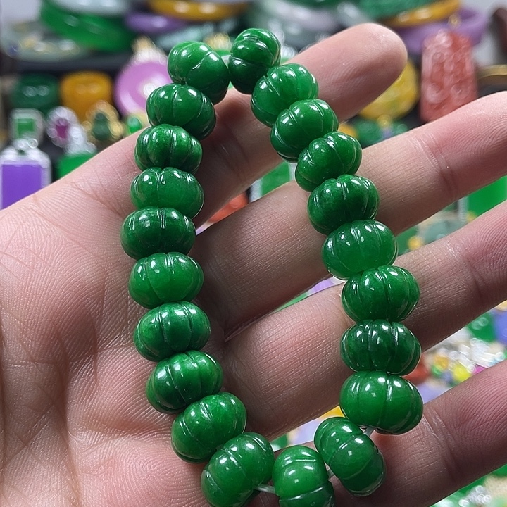 翡翠未镶嵌颈饰手串