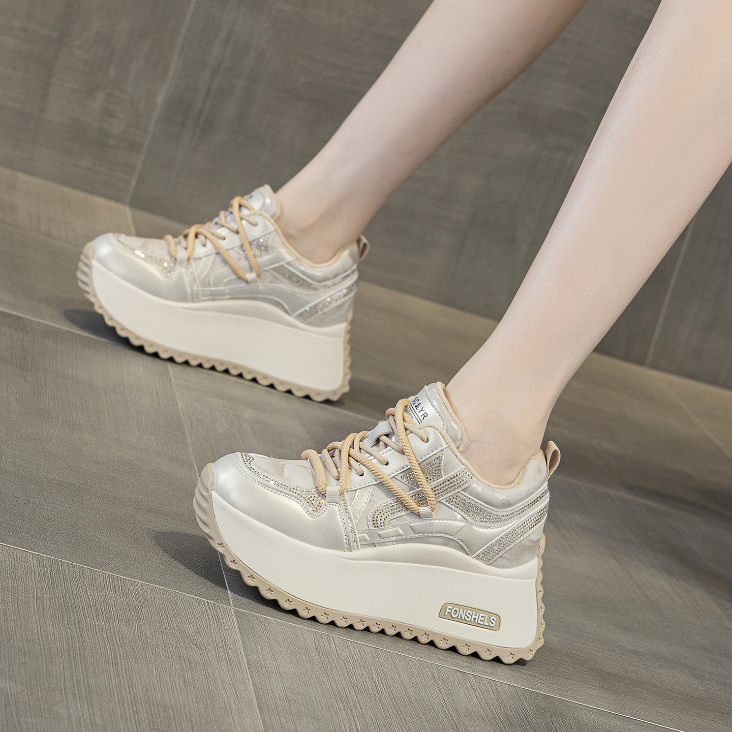 小个子厚底阿甘鞋女2025冬季女鞋网红爆款休闲时尚百搭老爹鞋女鞋