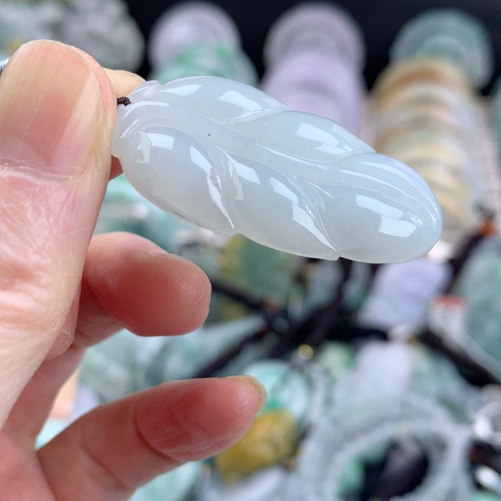 翡翠颈饰未镶嵌吊坠