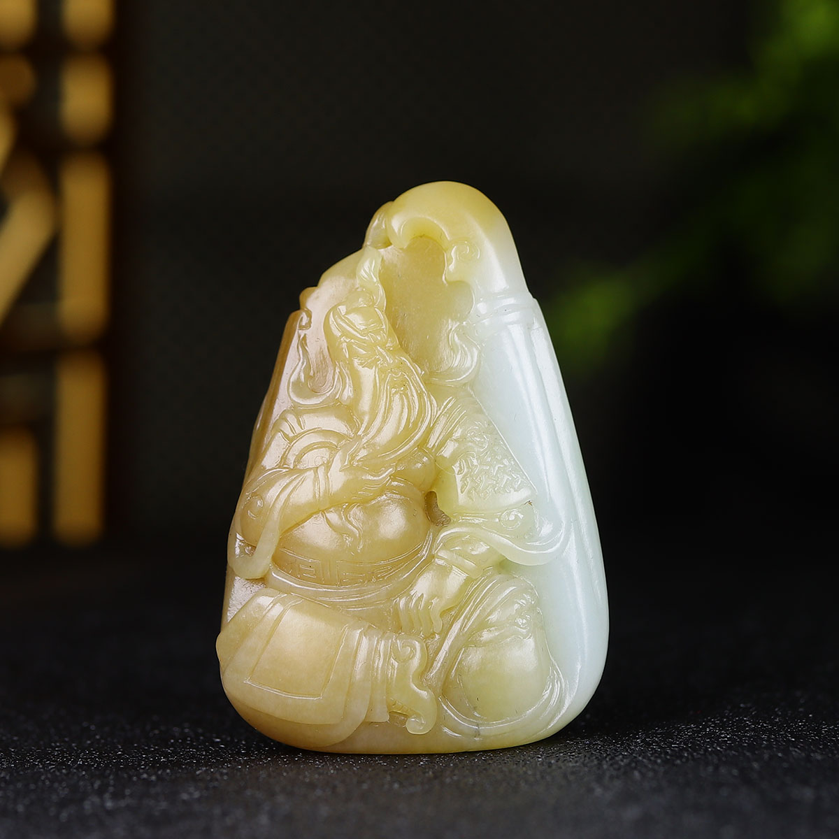 104131和田玉糖白玉关公挂件