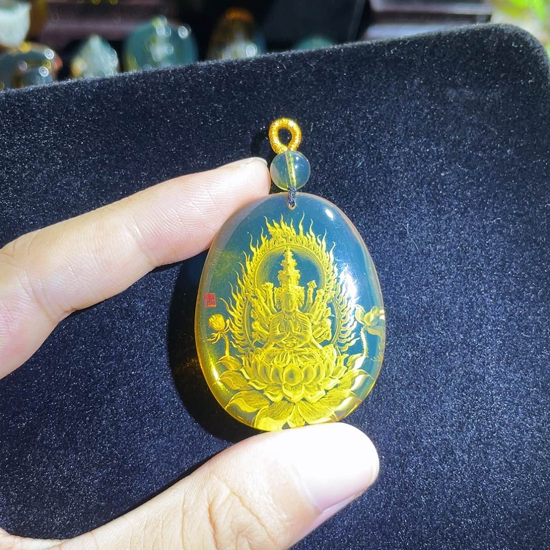 琥珀颈饰未镶嵌蓝珀千手观音阴雕吊坠