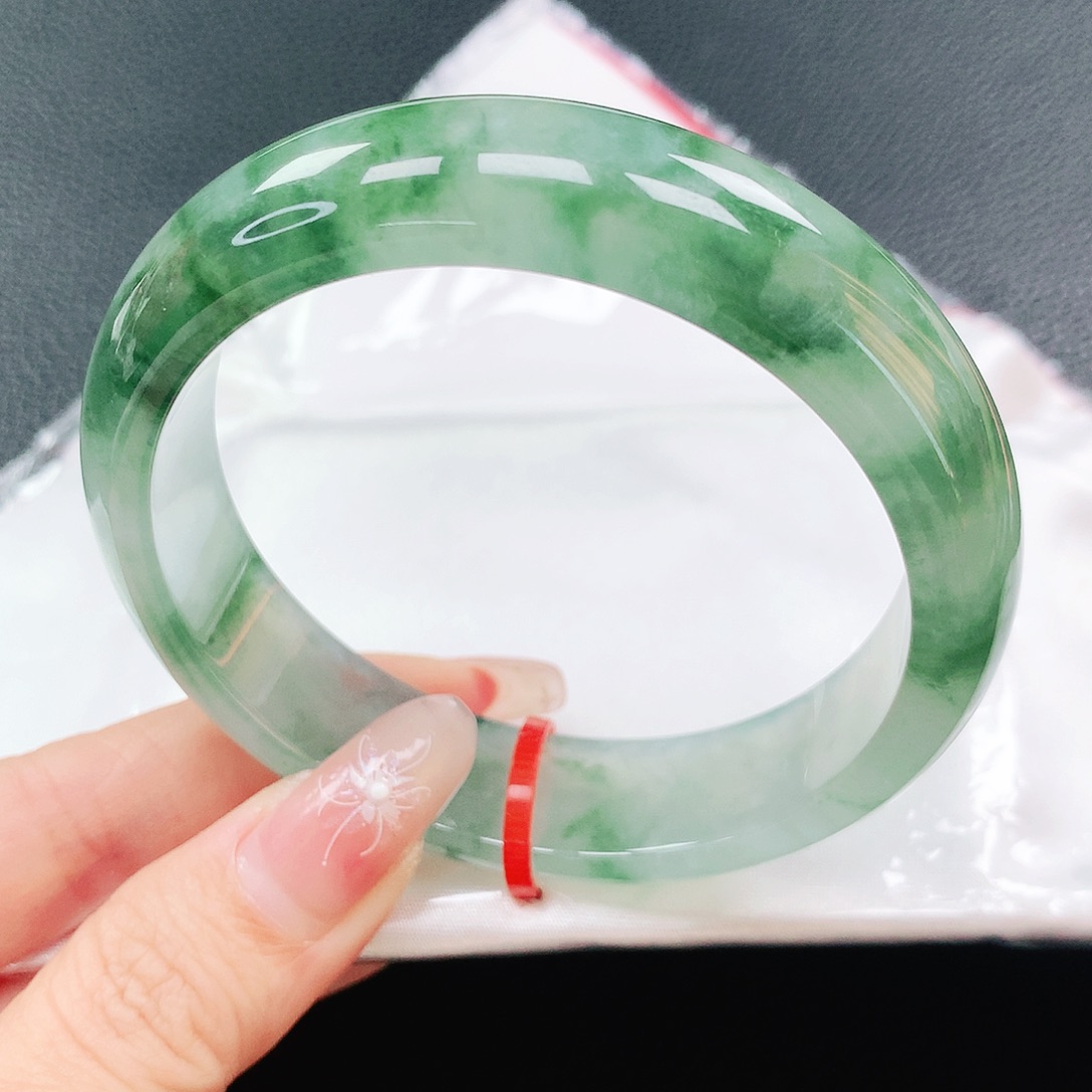 翡翠手镯未镶嵌59圈