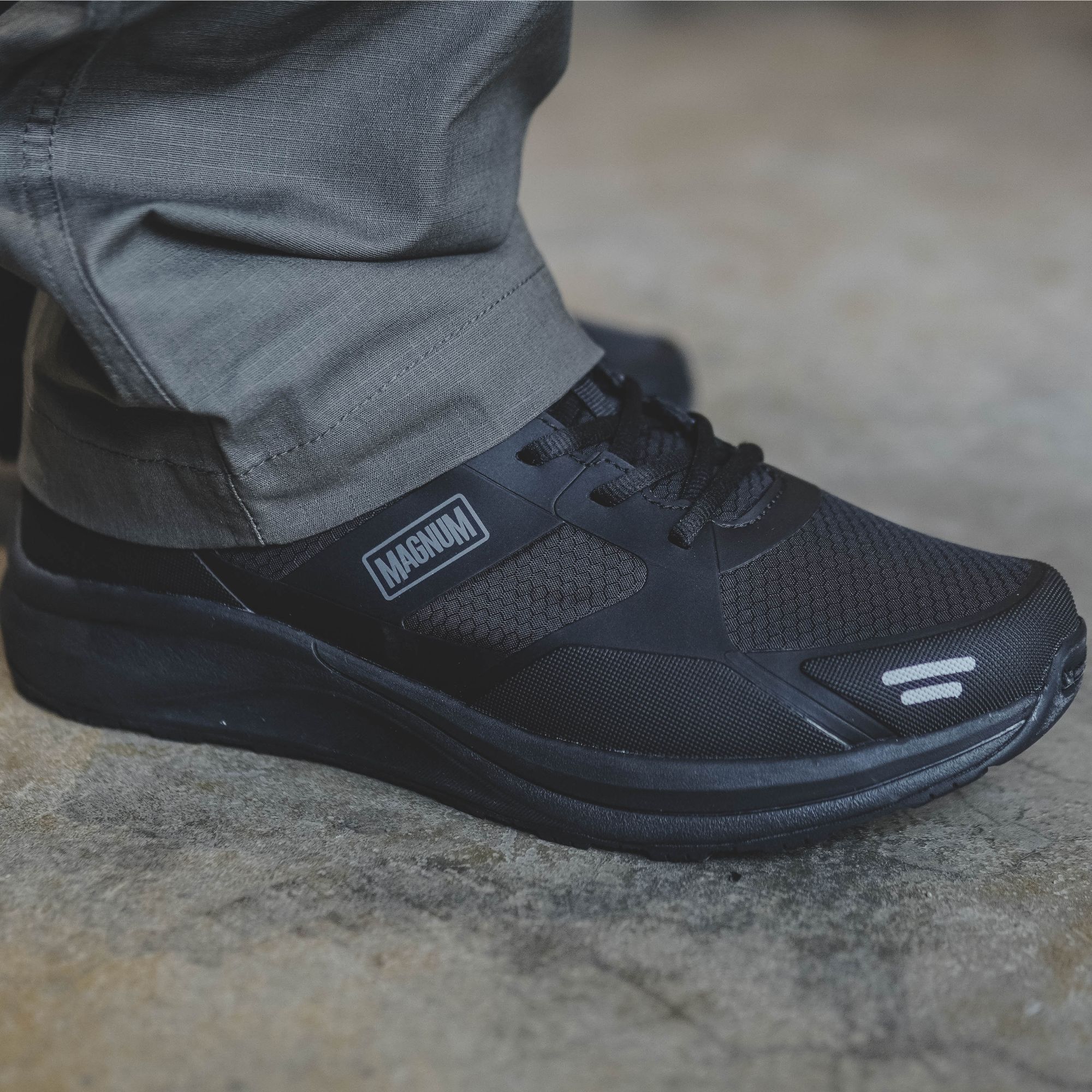 尔多君事 断码清仓英国马格南必须2作训轻量化低帮战术户外徒步鞋