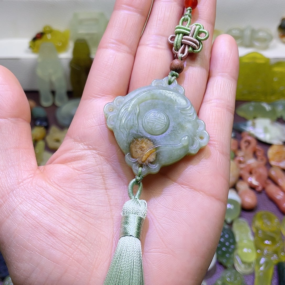 蛇纹石玉颈饰未镶嵌