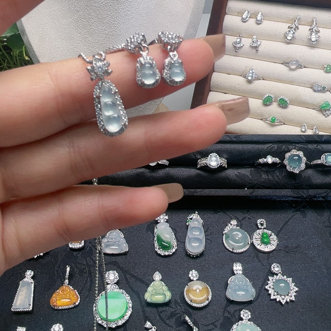 翡翠未镶嵌耳饰吊坠