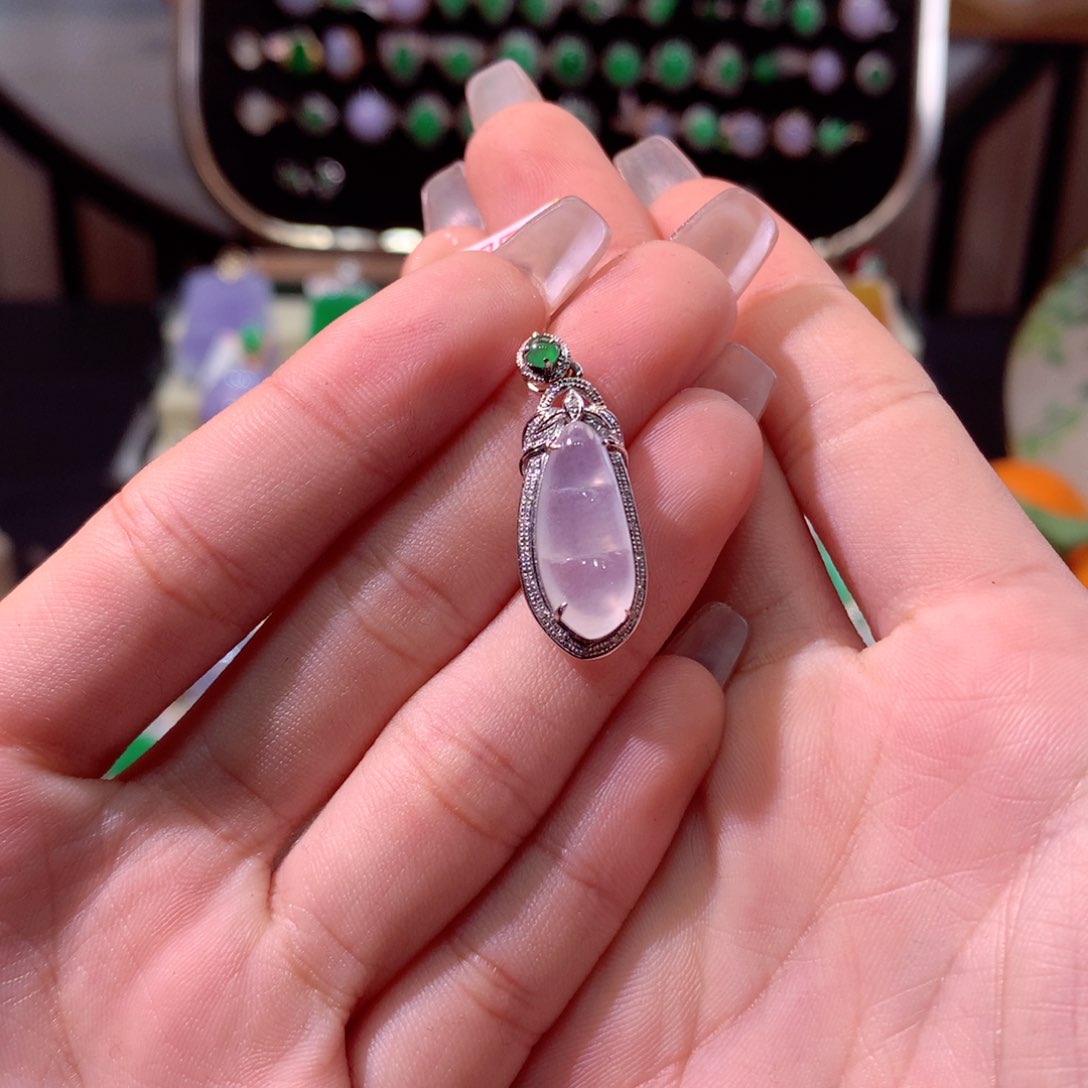 翡翠颈饰18K金镶嵌翡翠