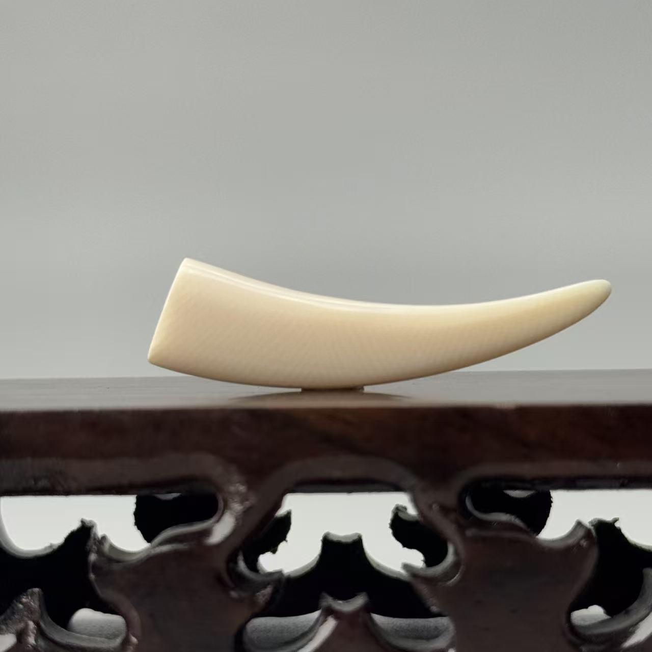 DEZHI/德志1.9g全肉牙尖38*9*7mm猛犸牙吊坠已打孔配吊坠绳K295