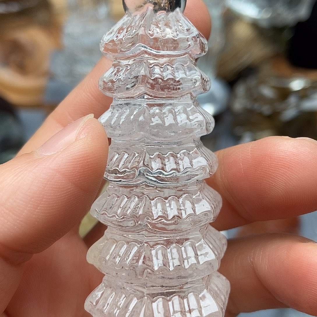 颈饰水晶未镶嵌摆件