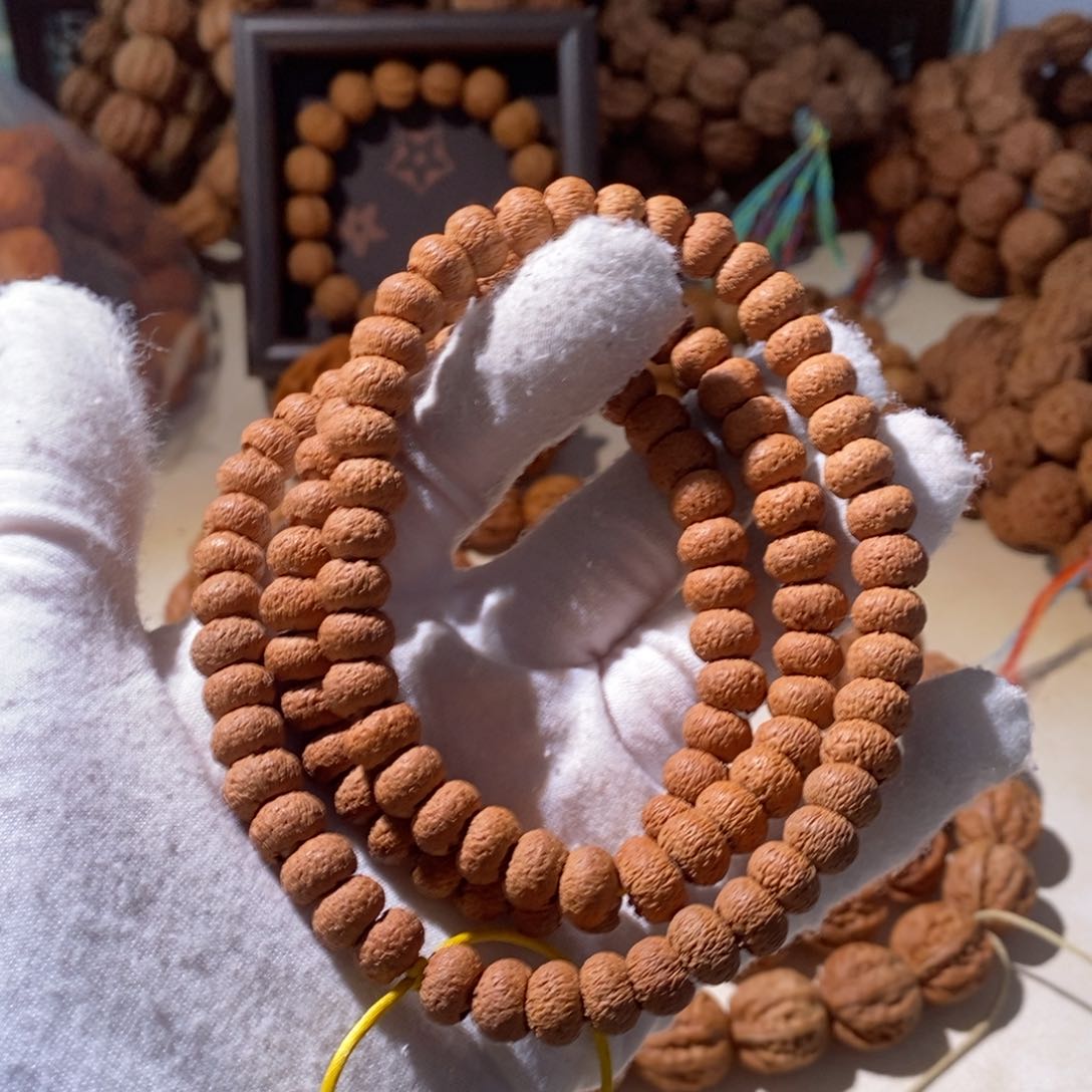 手串文玩核桃…………8