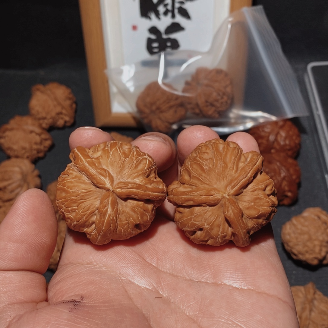 文玩核桃把件3940元宝三棱