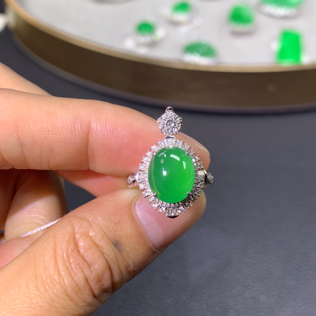 翡翠戒指18K金镶嵌翡翠