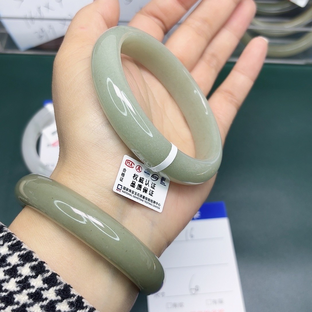 石英质玉未镶嵌手镯16/5960