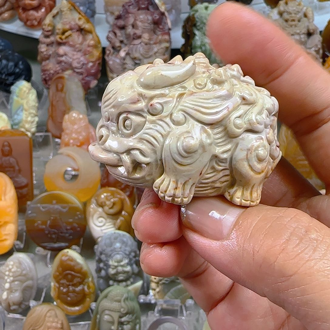 石英质玉1未镶嵌天然阿拉善彩玉貔貅手把件