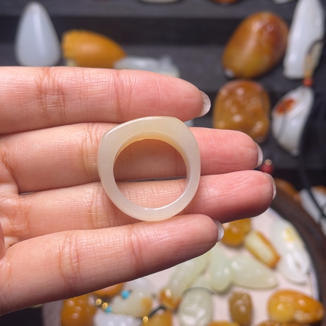 和田玉颈饰未镶嵌小**悲