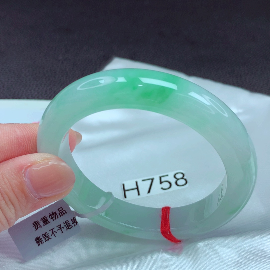 翡翠手镯未镶嵌手镯88