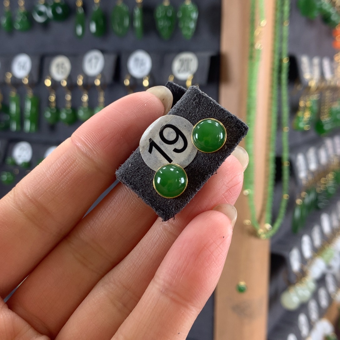 和田玉18K金镶嵌耳饰