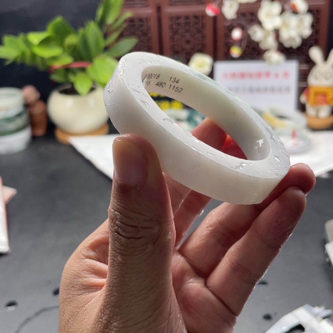 定制翡翠未镶嵌翡翠手镯