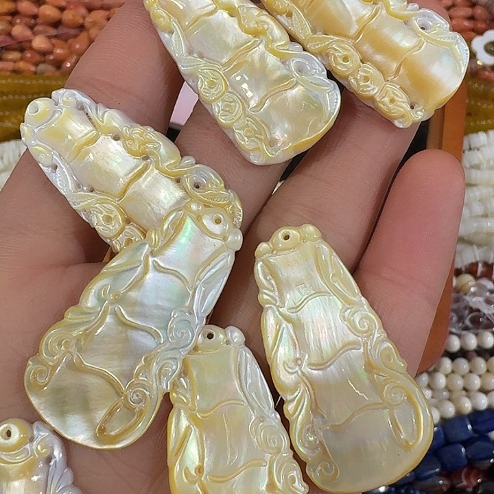 玛瑙/玉髓合金珠宝半成品一个吊坠金蝶贝