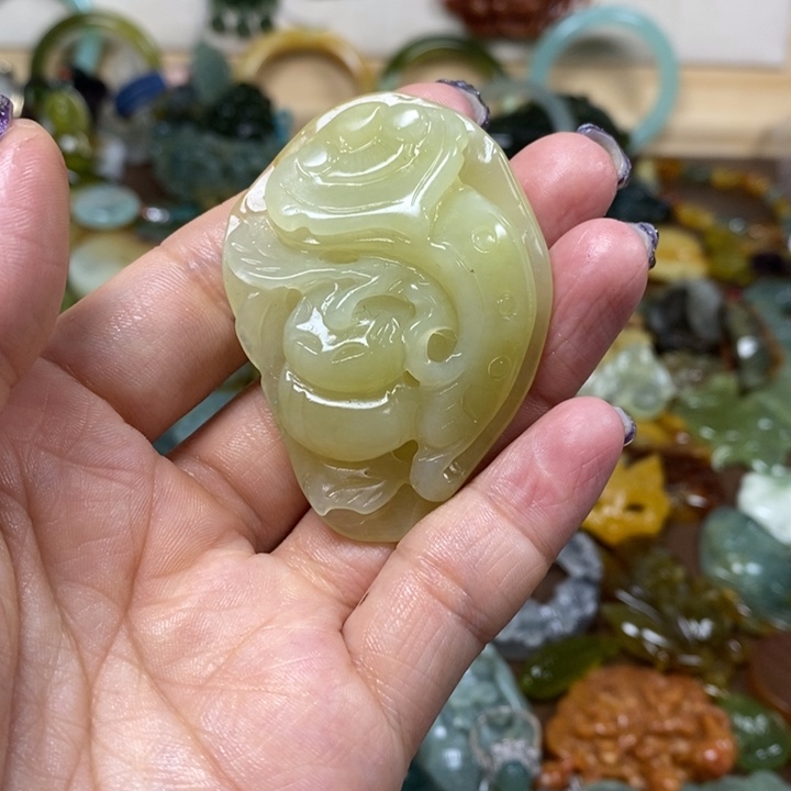 蛇纹石玉吊坠未镶嵌