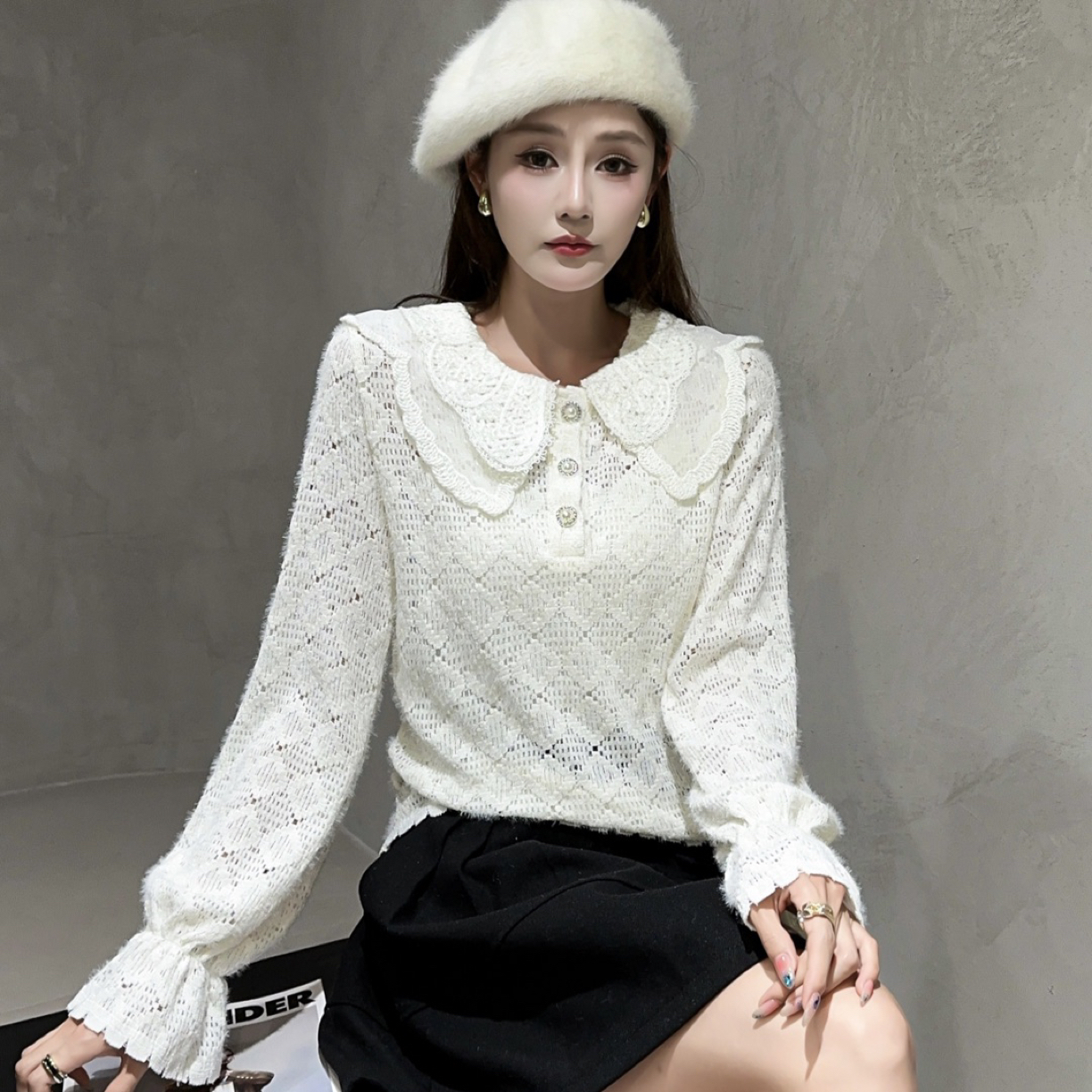 娃娃领长袖蕾丝镂空打底上衣C1105
