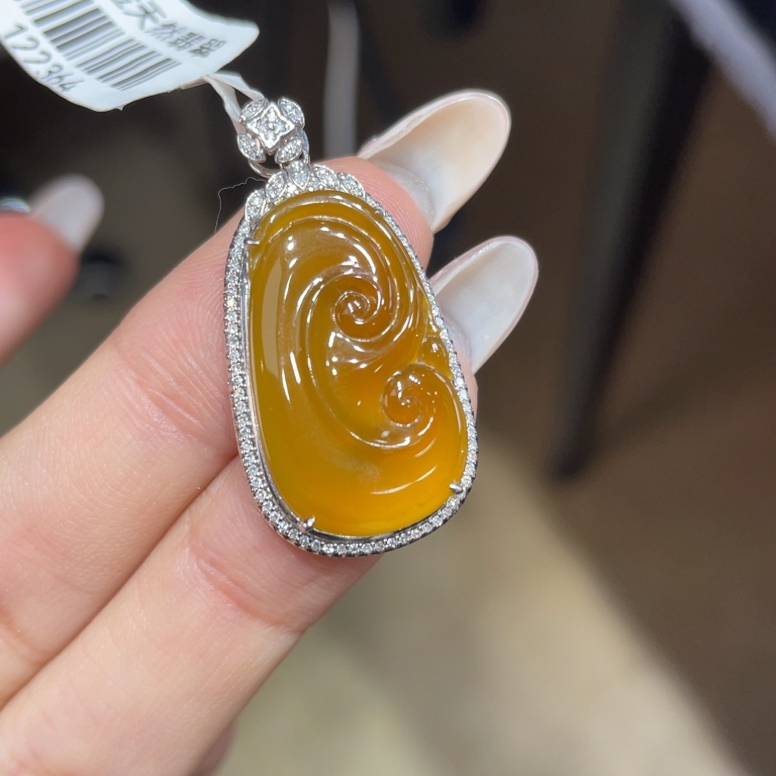 翡翠颈饰18K金镶嵌天然缅甸翡翠a货