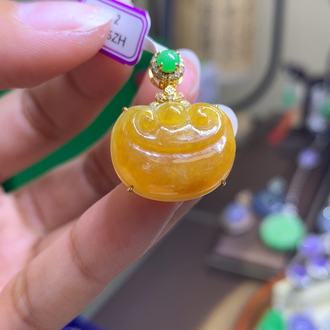 翡翠颈饰18K金镶嵌翡翠