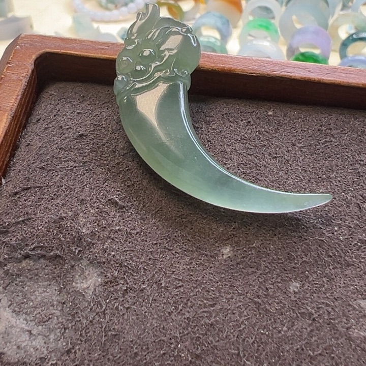 翡翠未镶嵌颈饰翡翠吊坠