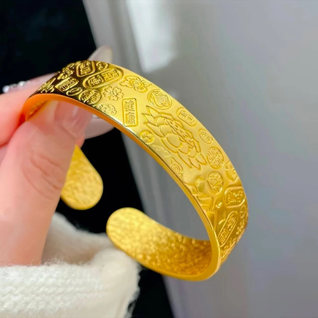 铜合金手镯 吉言八宝莲花开口锤纹手镯女新中式国风宽版镯子首饰