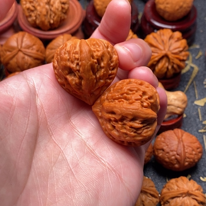 文玩核桃吊坠龙爪纹