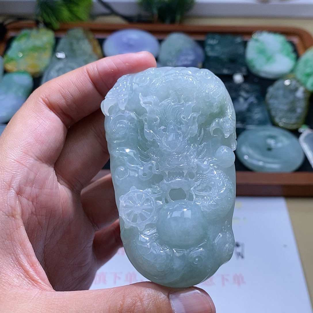 【闪购商品】翡翠颈饰未镶嵌龙牌
