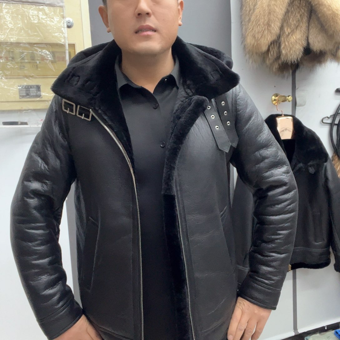 黑色帽款皮毛一体