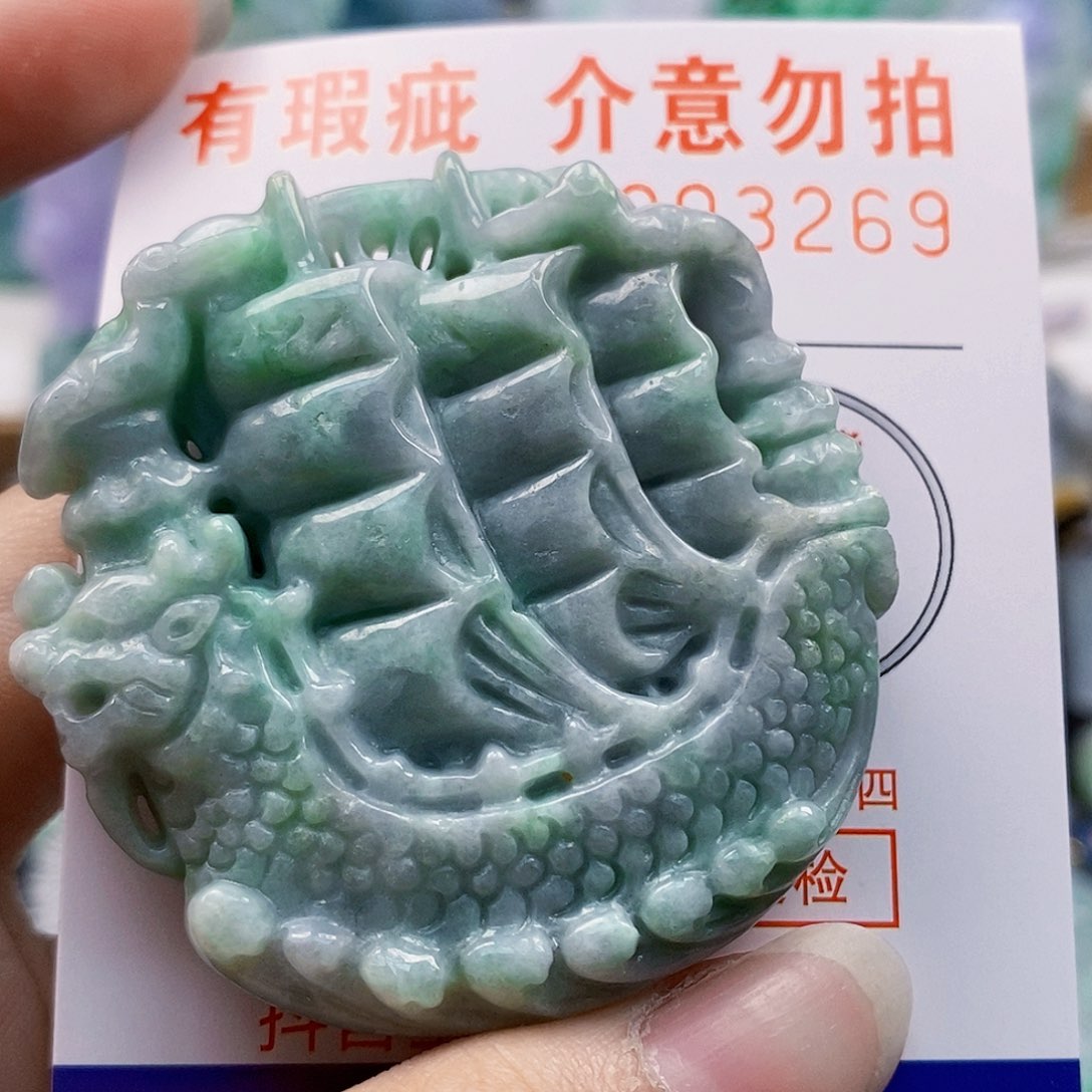 吊坠(不含链)未镶嵌翡翠