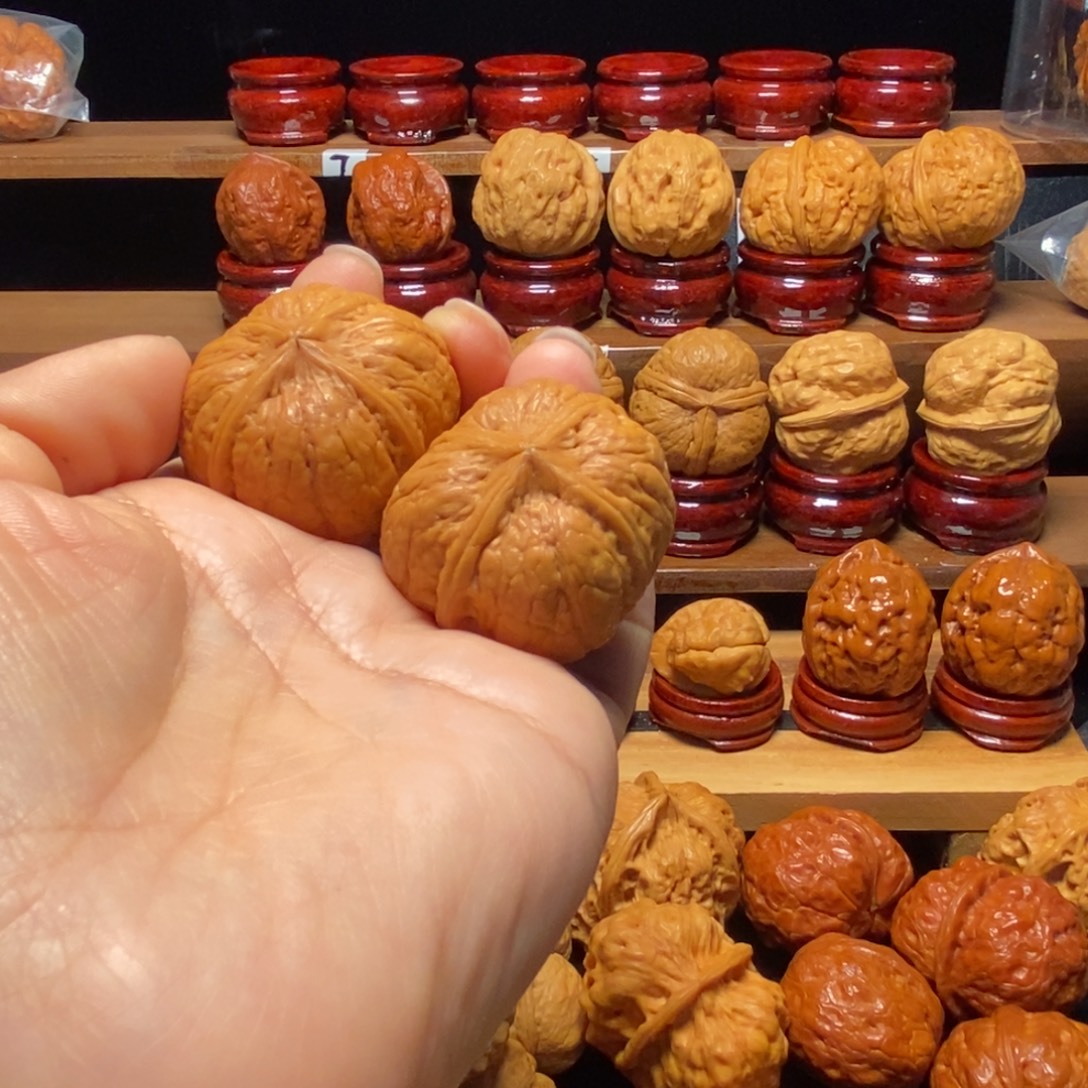 哈****文玩核桃把件金猛四棱39尺