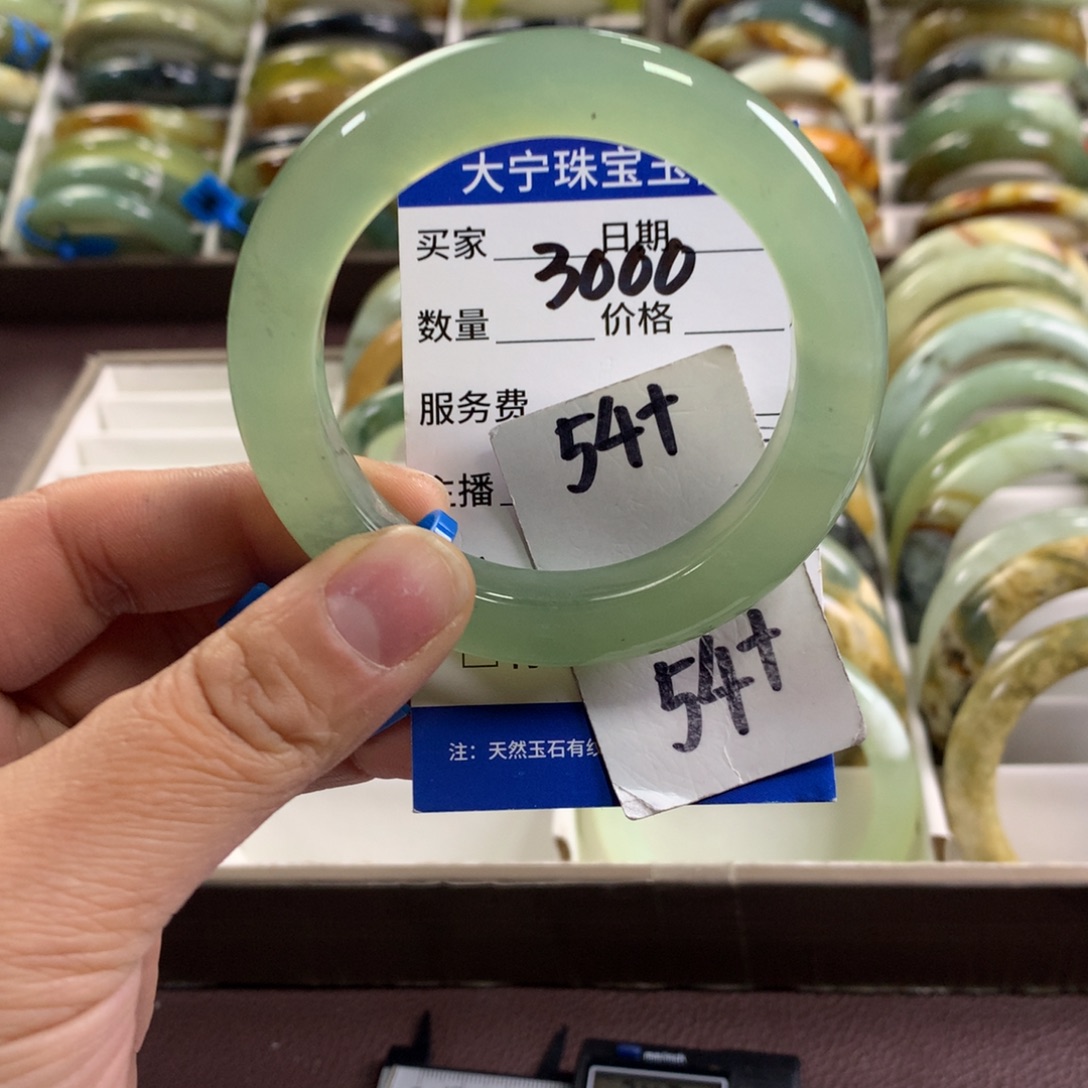 蛇纹石玉未镶嵌手镯3000