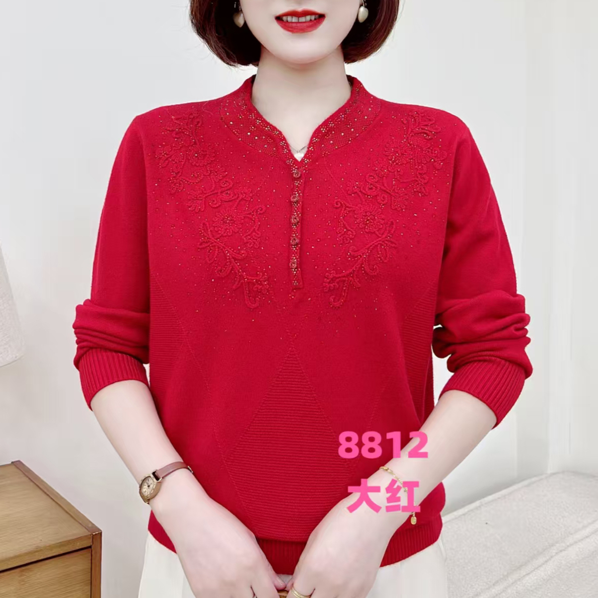旗袍领绣花五个小扣针织衫