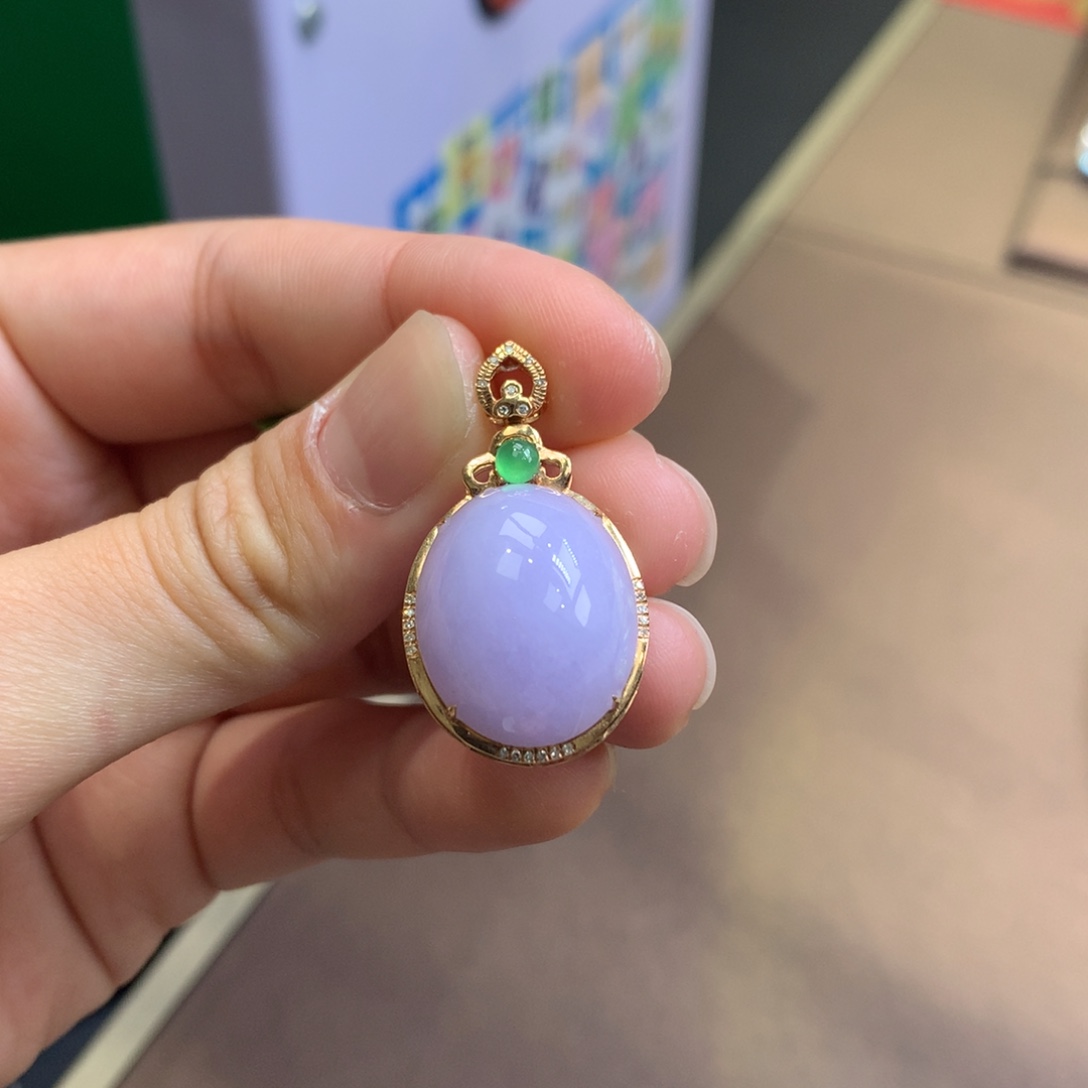 翡翠18K金镶嵌颈饰翡翠