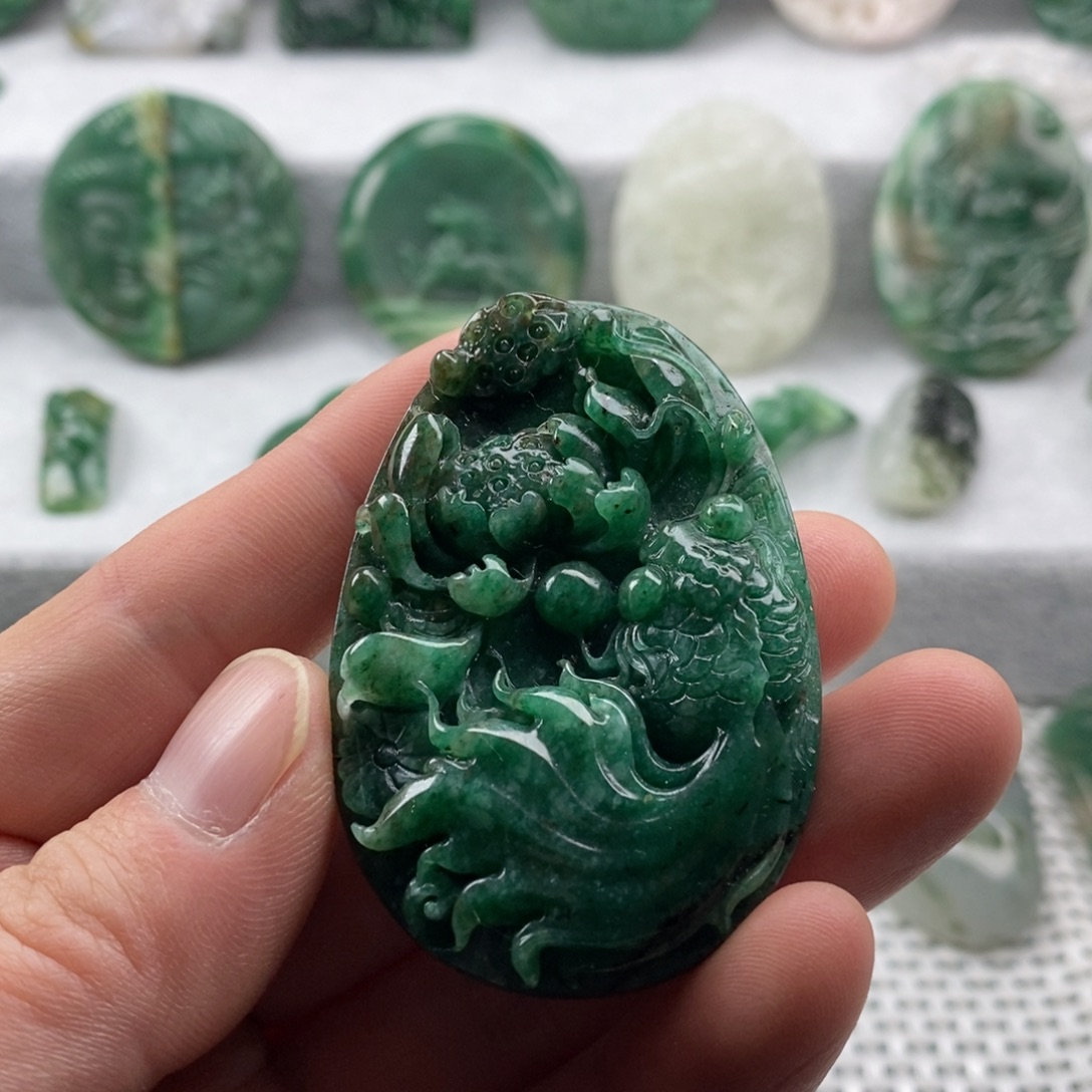 独山玉未镶嵌颈饰